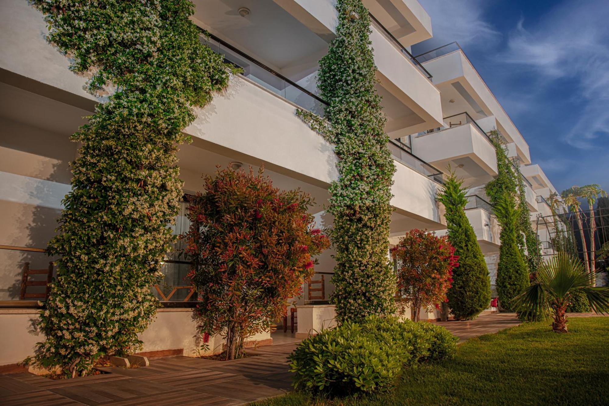 Palmonte Suites Hotel & Spa Karavas  Bagian luar foto